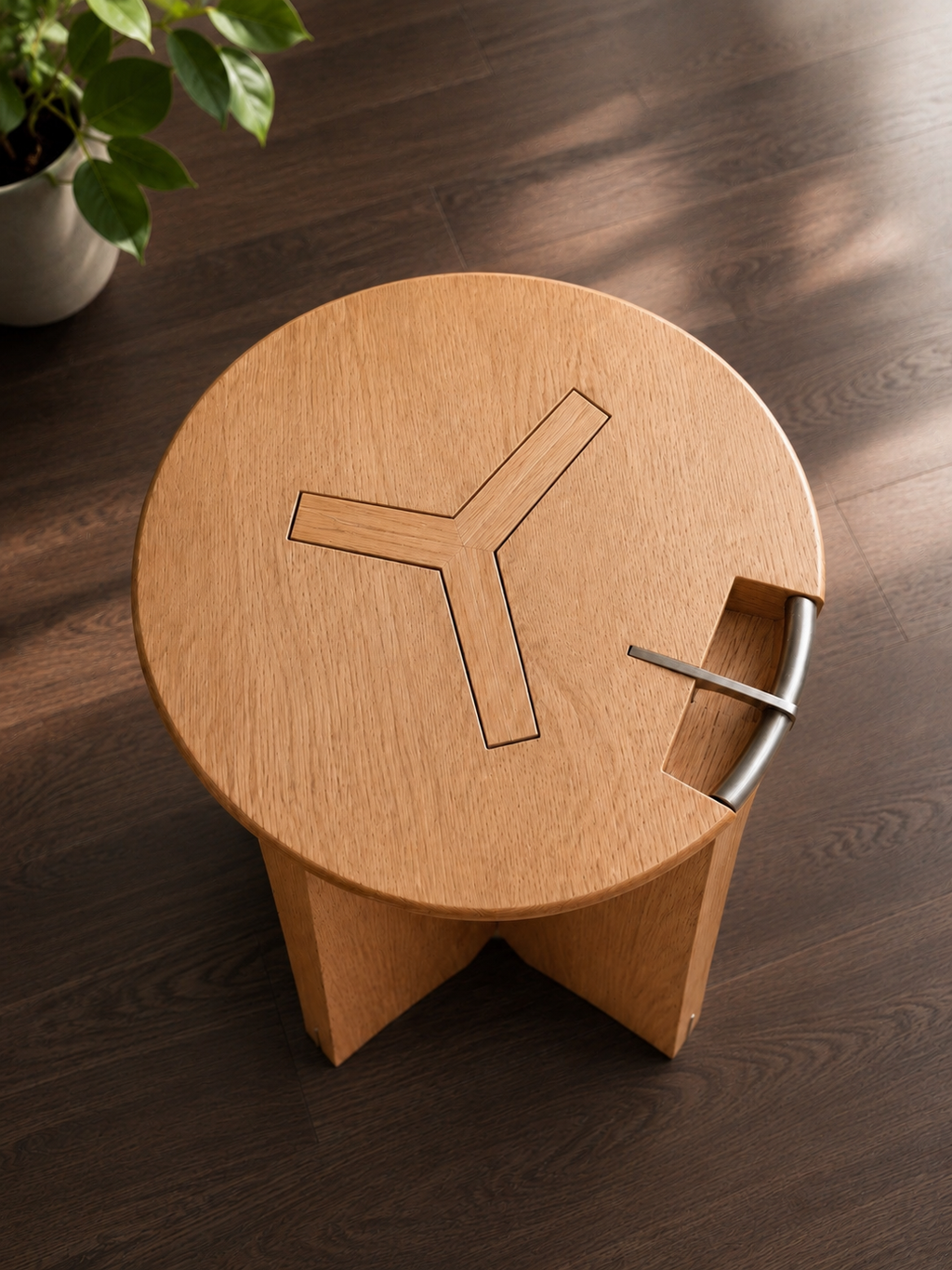 Trio Orbit Stool